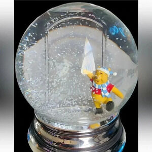 Disney Pooh Bear With Picture Frame ( RARE ) Edition Snowglobe